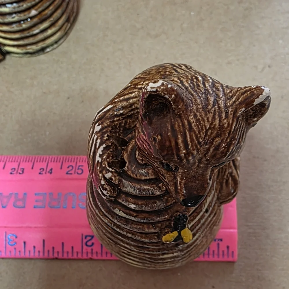 Vtg Bee Hive Bear Salt Pepper Shaker Set #184